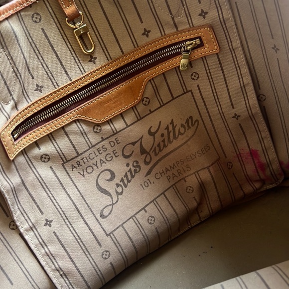 Louis Vuitton Neverfull MM - Picture 12 of 14